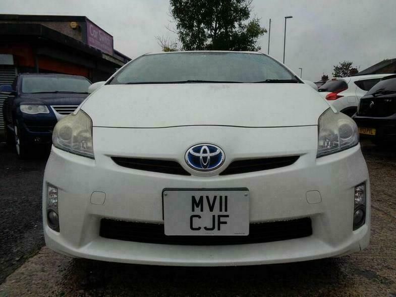 Used Toyota Prius T4 2010 White Hatchback