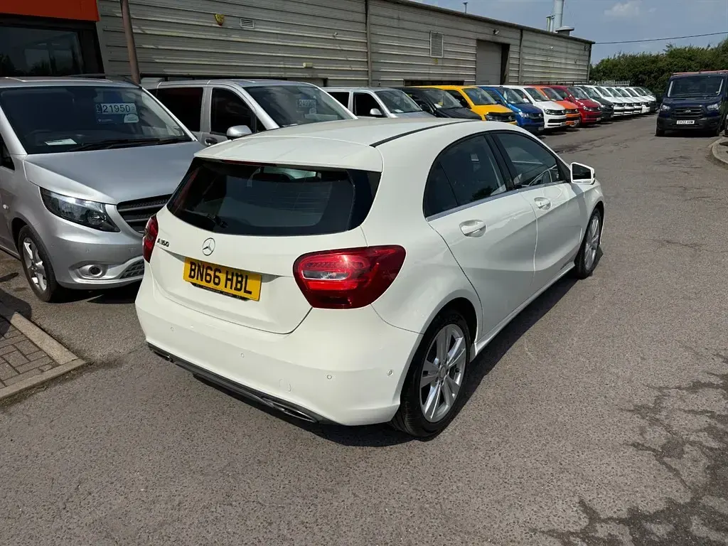 Used Mercedes A160 Executive 102 HP (75 kW) 2016 White Hatchback