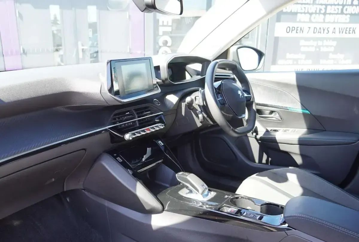 Used Peugeot 2008 Allure Premium 129 HP (94 kW) 2022 Grey SUV