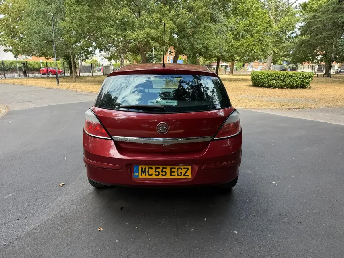 Used Vauxhall Astra Club 140 HP (102 kW) 2006 Red Hatchback