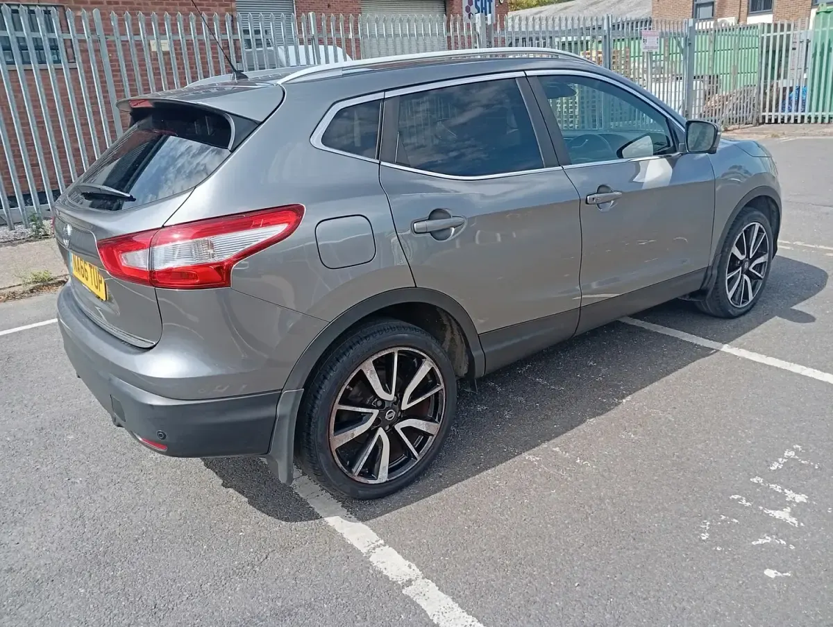 Used Nissan Qashqai Tekna 115 HP (84 kW) 2016 Grey SUV
