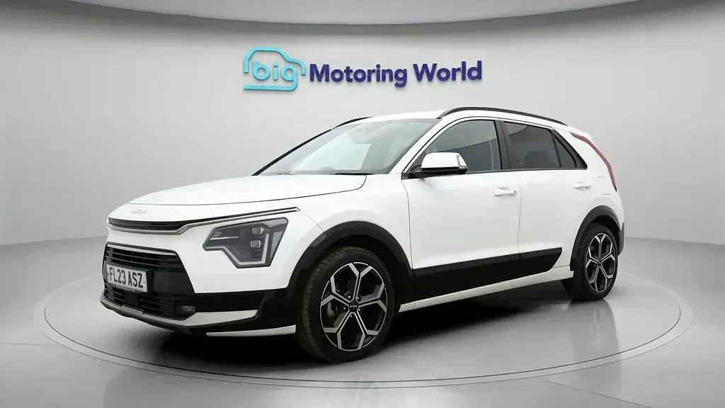 Gebraucht Kia Niro 139 PS (102 kW) 2023 Weiß SUV