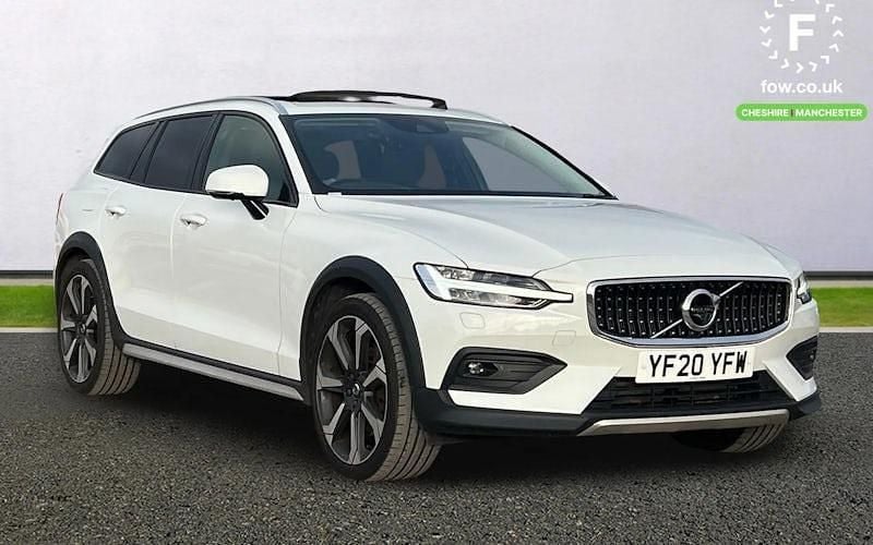 Used Volvo V60 CC Plus 250 HP (183 kW) 2020 White Estate