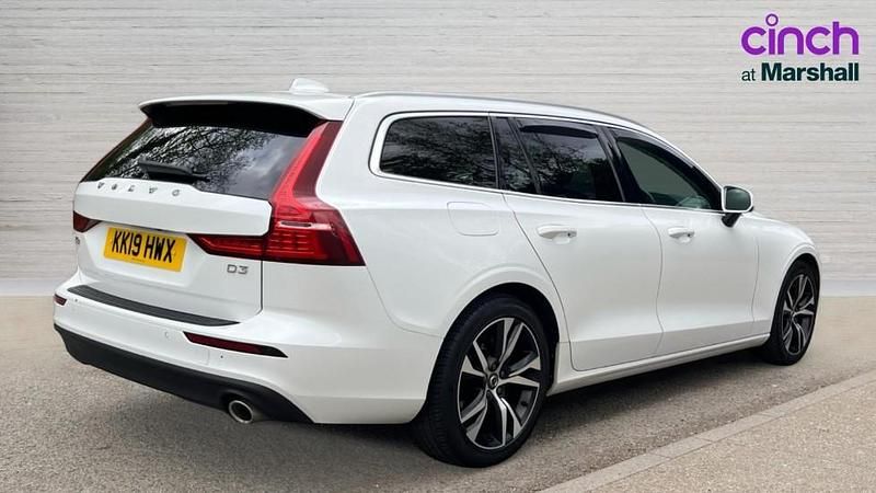 Usado Volvo V60 Momentum 150 CV (110 kW) 2019 Blanco Familiar