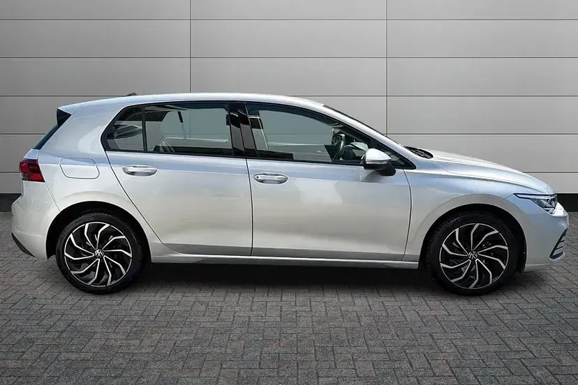 Used VW Golf VIII Life 150 HP (110 kW) 2023 Reflex silver Hatchback