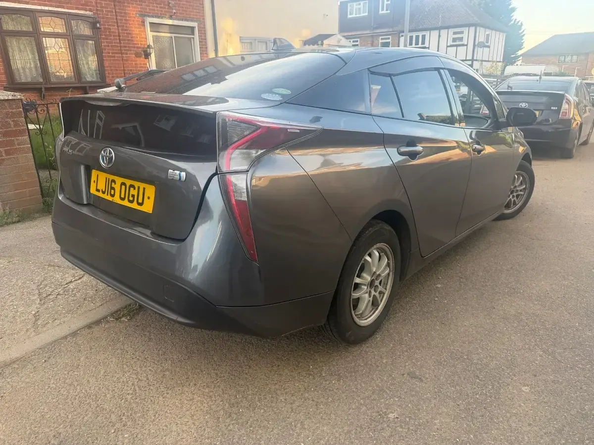 Used Toyota Prius 122 HP (89 kW) 2019 Grey Hatchback