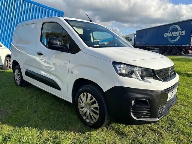 Used Peugeot Partner Premium 131 HP (96 kW) 2021 White MPV
