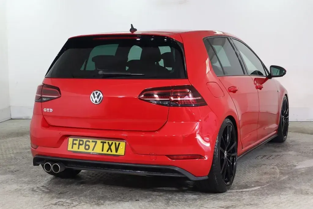 Used VW Golf VII GTD 184 HP (135 kW) 2017 Red Hatchback