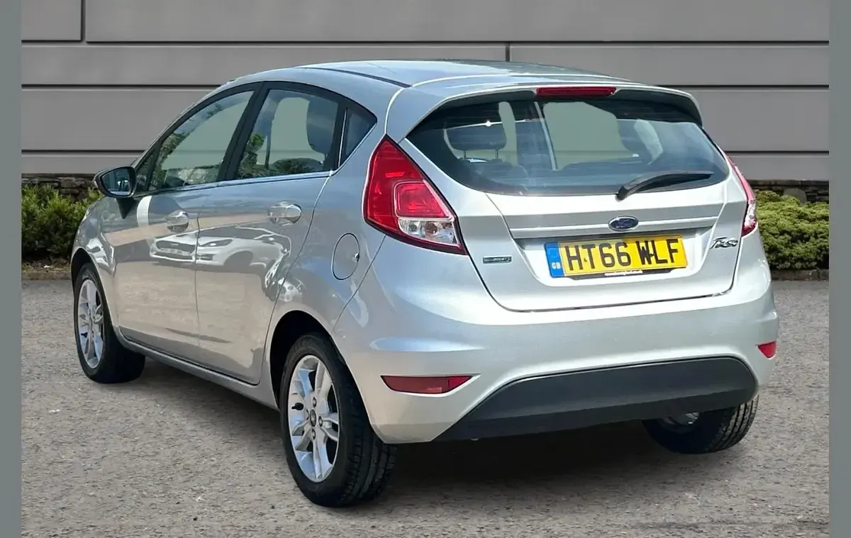 Used Ford Fiesta Zetec 99 HP (72 kW) 2017 Silver Hatchback
