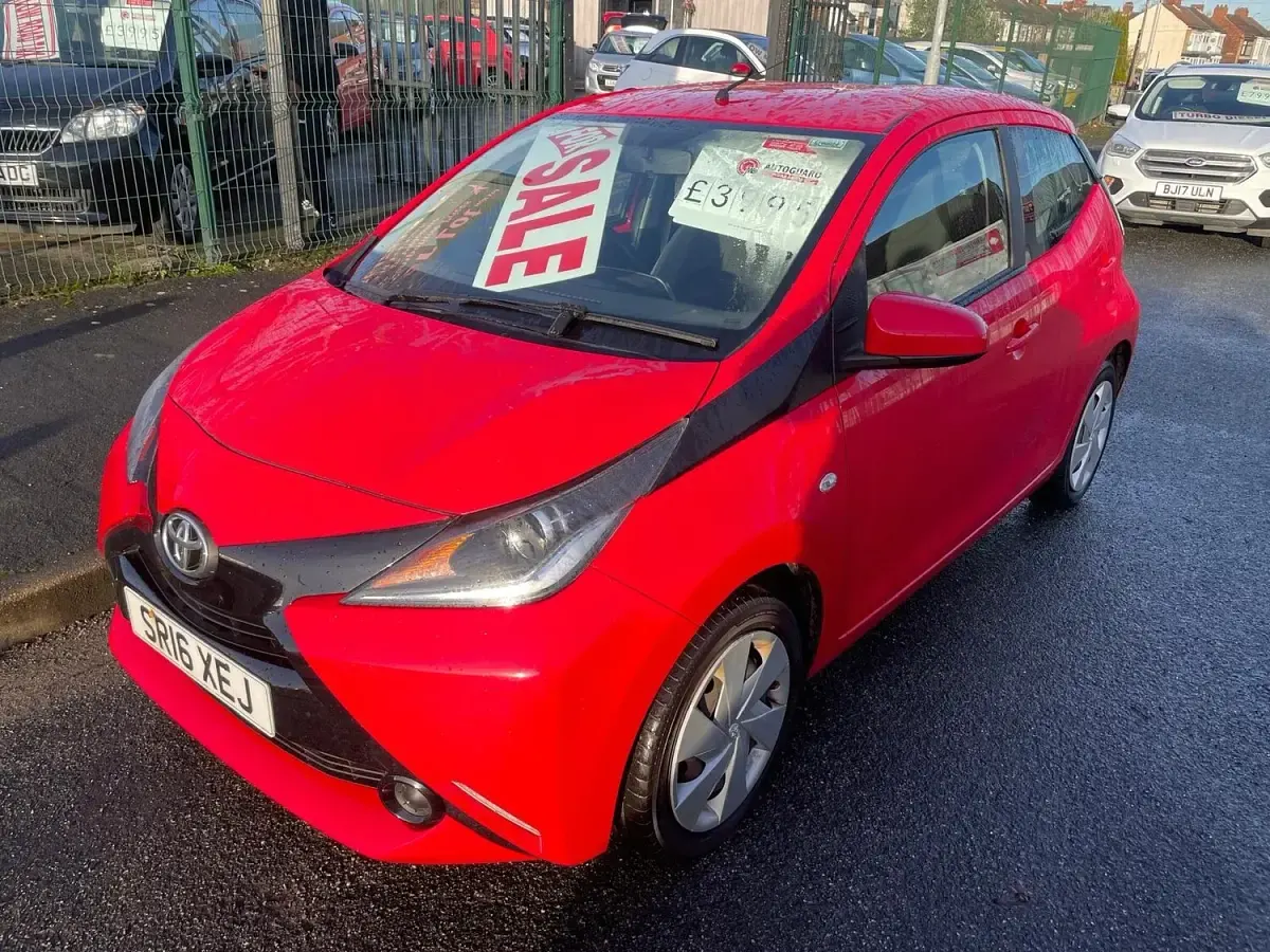 Used Toyota Aygo X-play 69 HP (50 kW) 2016 Red Hatchback