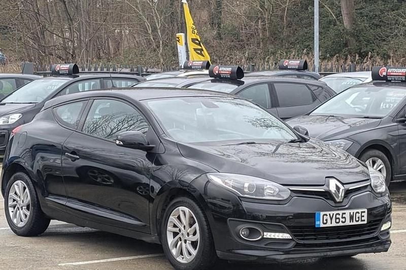 Used Renault Mégane III Dynamique 110 HP (80 kW) 2015 Coupe