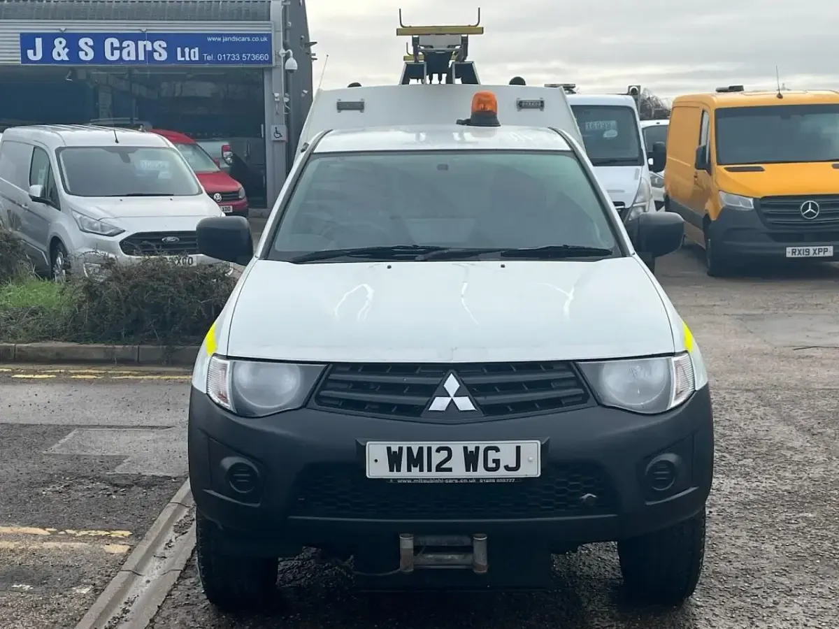 Used Mitsubishi L200 134 HP (98 kW) 2012 White Pickup