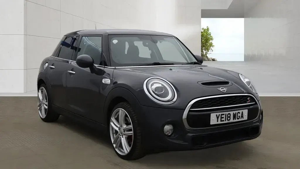 Usado Mini Cooper S Hatch 2018 Cinzento Citadino