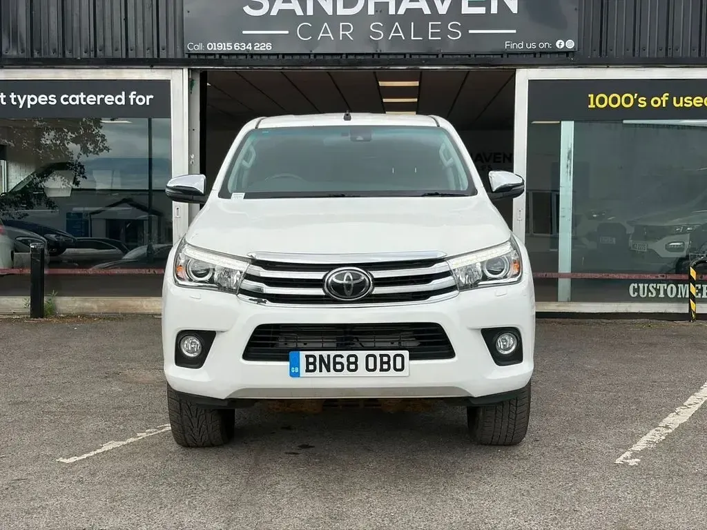Used Toyota HiLux 150 HP (110 kW) 2018 White Pickup