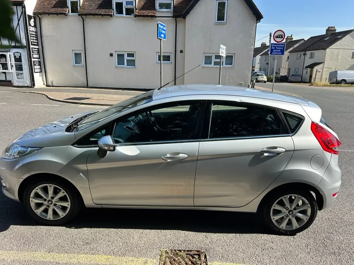 Used Ford Fiesta Zetec 96 HP (70 kW) 2010 Silver Hatchback
