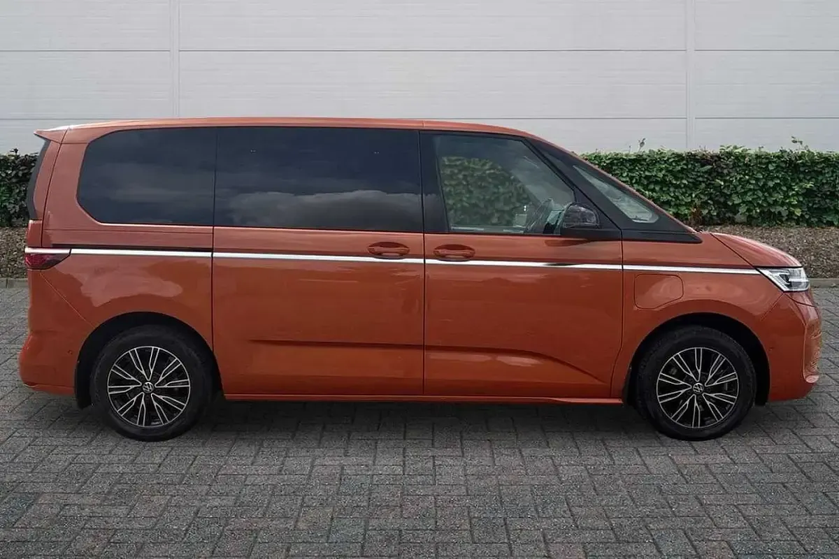 Used VW Multivan Style 218 HP (160 kW) 2022 Orange MPV