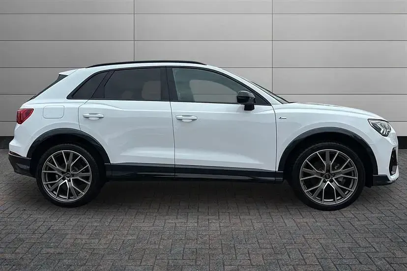 Usado Audi Q3 Black Edition 150 HP (110 kW) 2025 Branco SUV