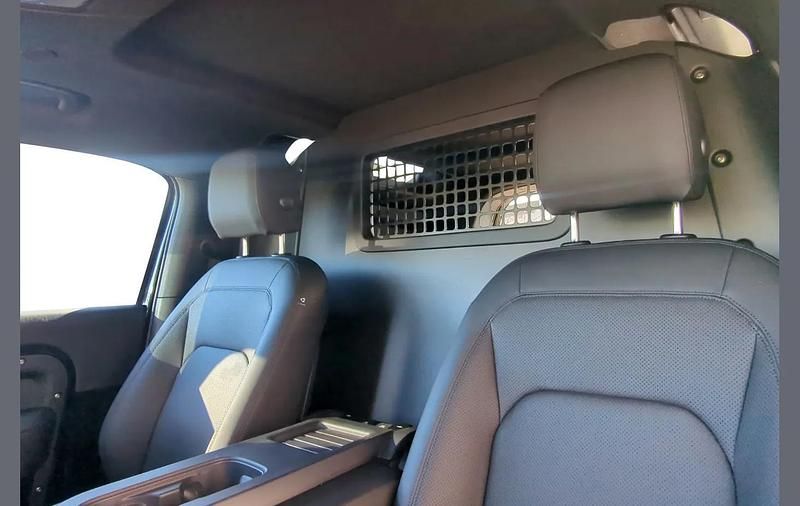 Used Land Rover Defender SE Dynamic 246 HP (180 kW) 2025 Black SUV