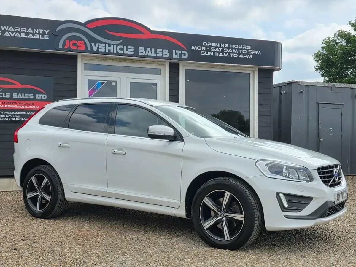 Begagnad Volvo XC60 R-Design 190 HK (139 kW) 2017 Vit SUV
