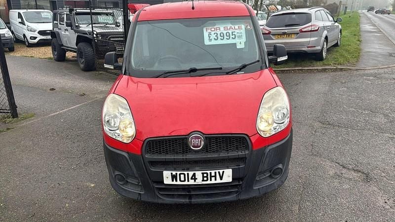 Used Fiat Doblò 90 HP (66 kW) 2014 Red MPV