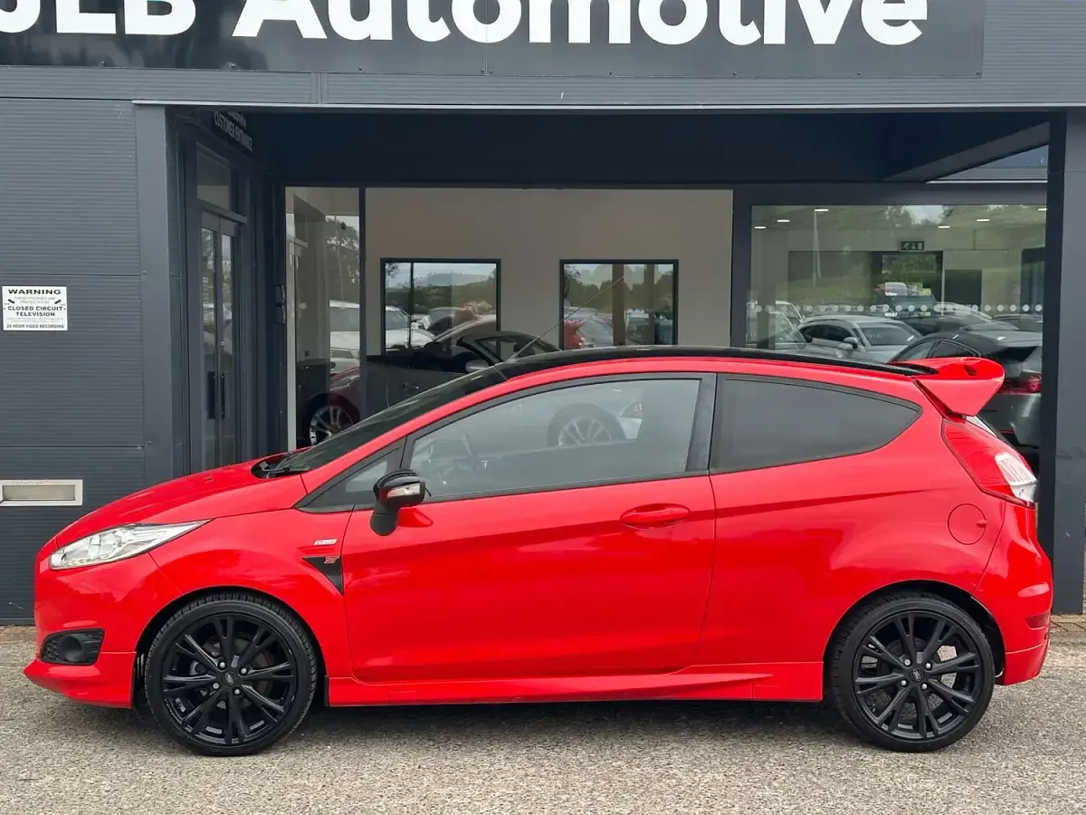 Used Ford Fiesta ST-Line 140 HP (102 kW) 2016 Red Hatchback