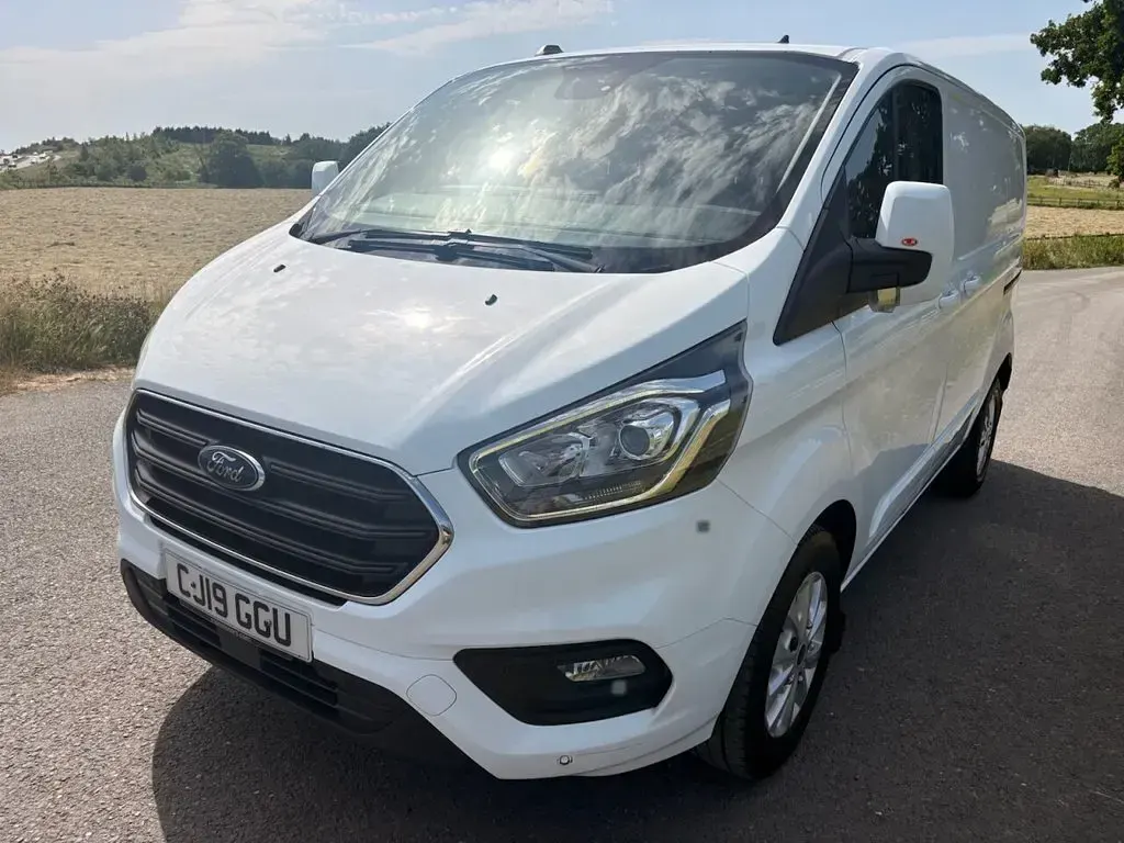 Used Ford Transit Custom Limited 130 HP (95 kW) 2019 White Van