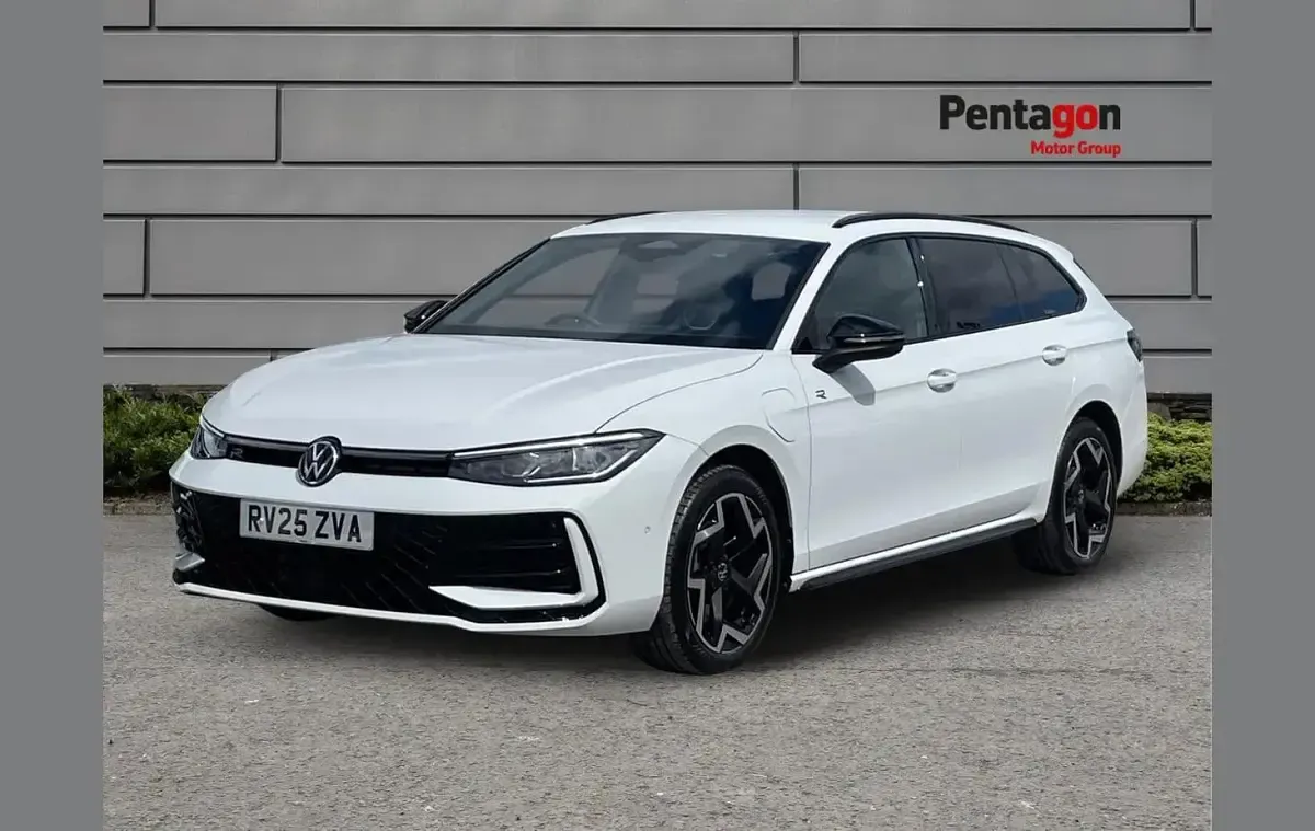 Begagnad VW Passat R-line 200 HK (147 kW) 2025 Vit Kombi