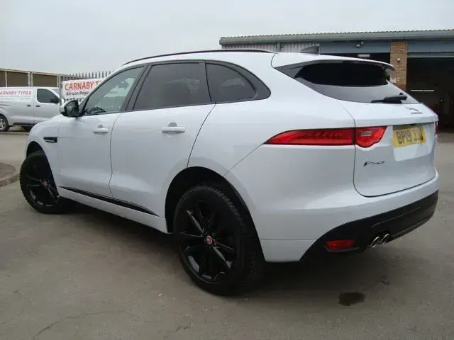 Used Jaguar F-Pace Chequered Flag 180 HP (132 kW) 2019 White SUV