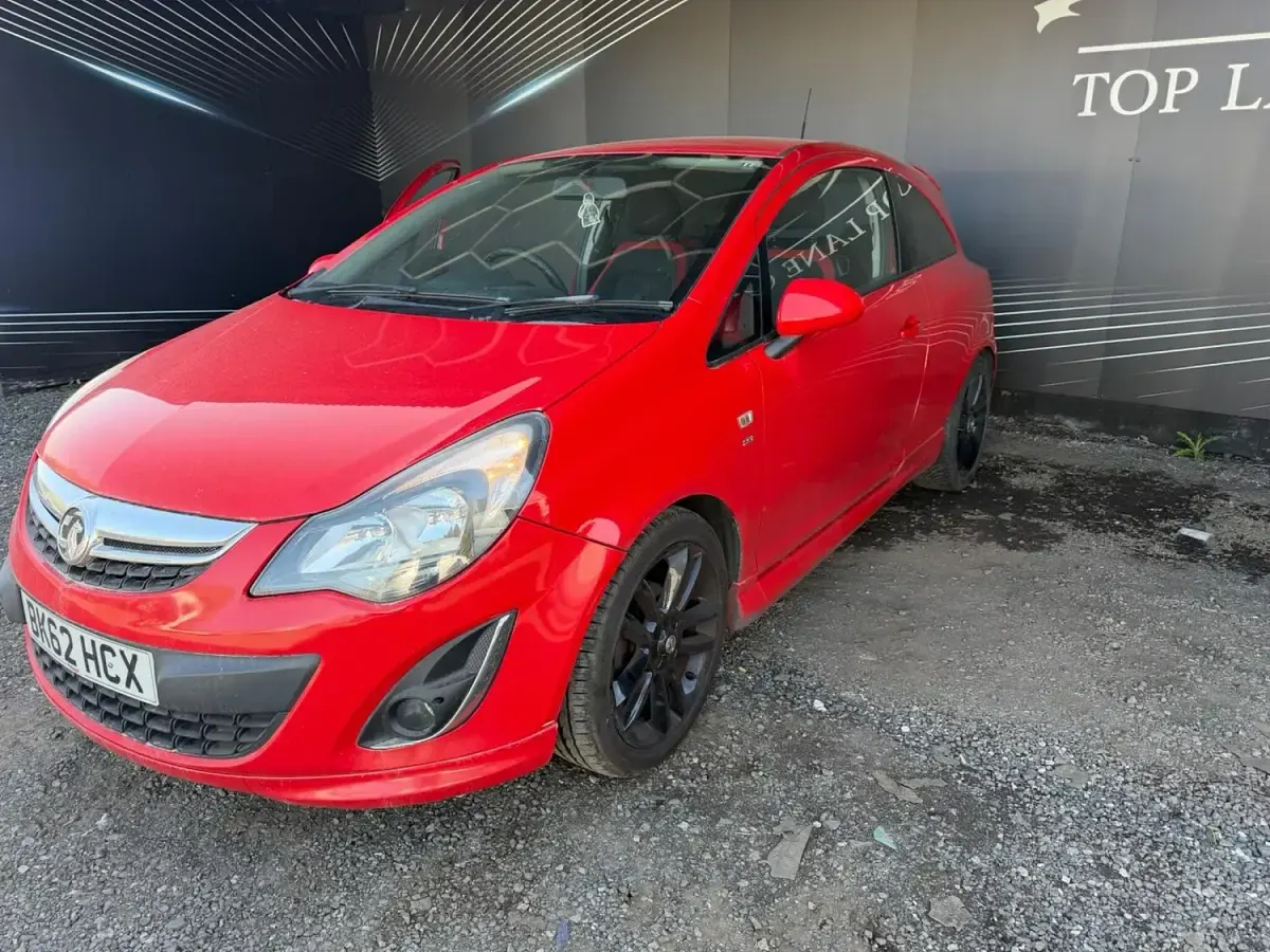 Used Vauxhall Corsa SRi 100 HP (73 kW) 2012 Red Hatchback