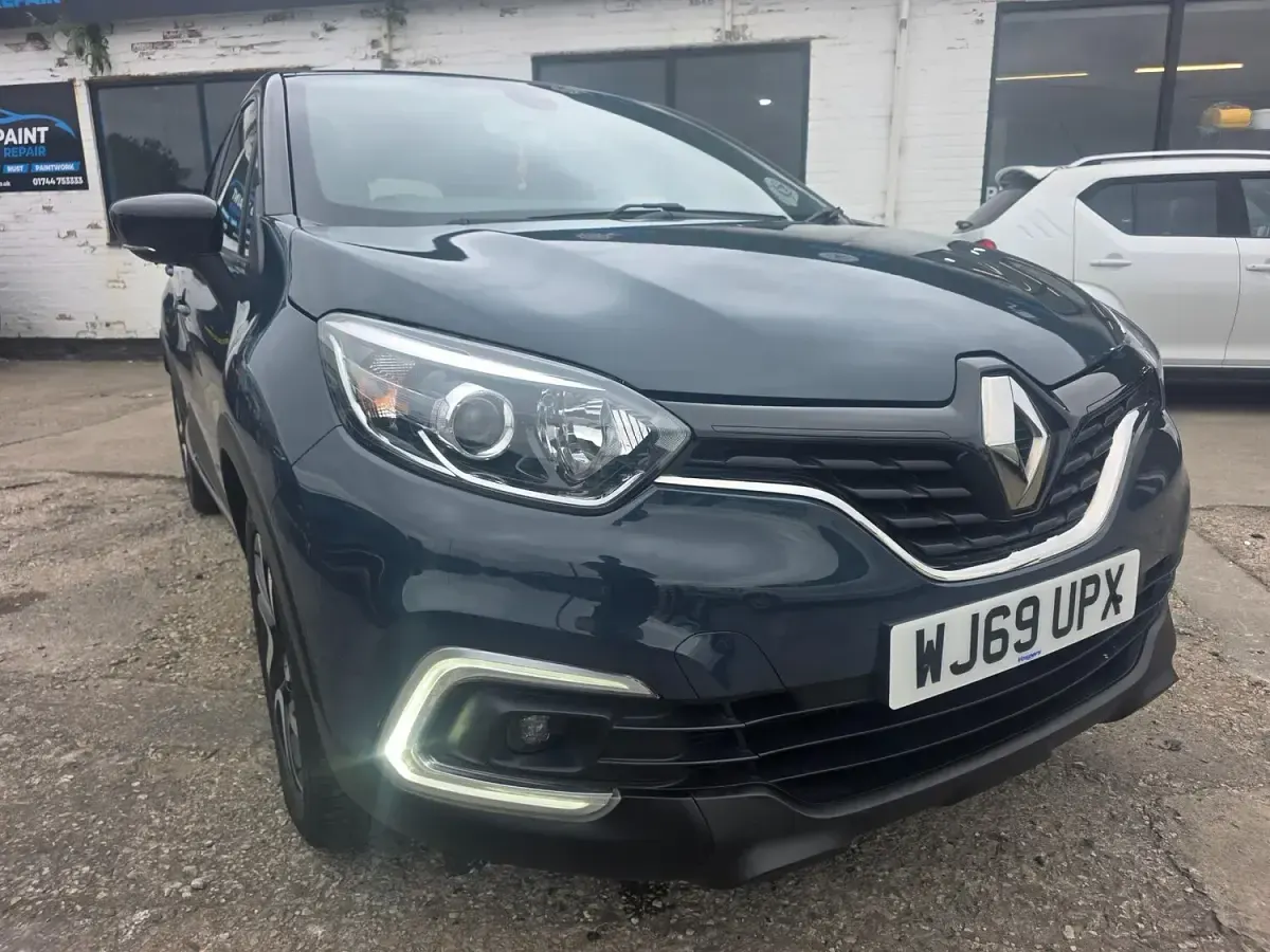 Used Renault Captur Iconic 90 HP (66 kW) 2019 Blue/black SUV