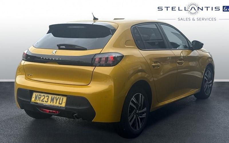Used Peugeot 208 Active+ 75 HP (55 kW) 2023 Yellow Hatchback