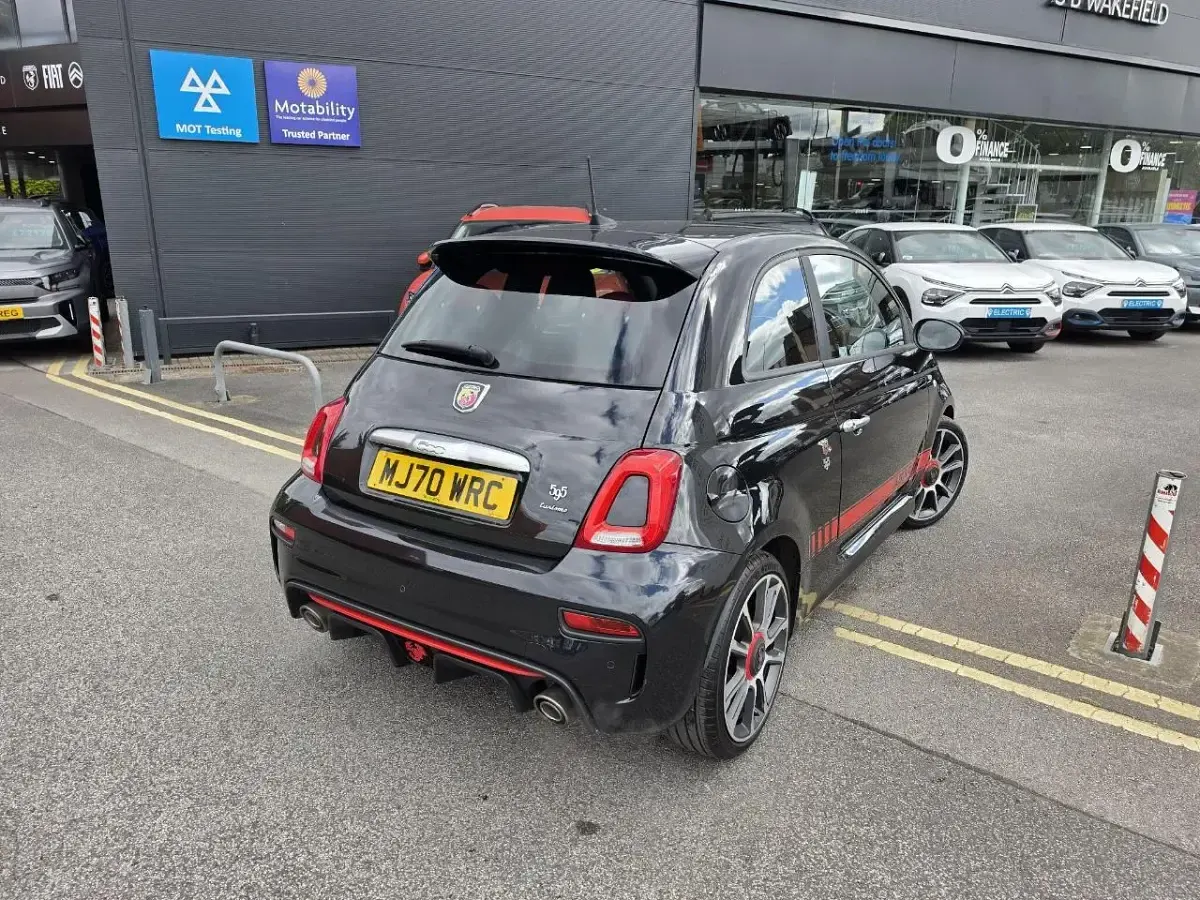 Begagnad Abarth 595 Turismo 165 HK (121 kW) 2020 Svart Halvkombi