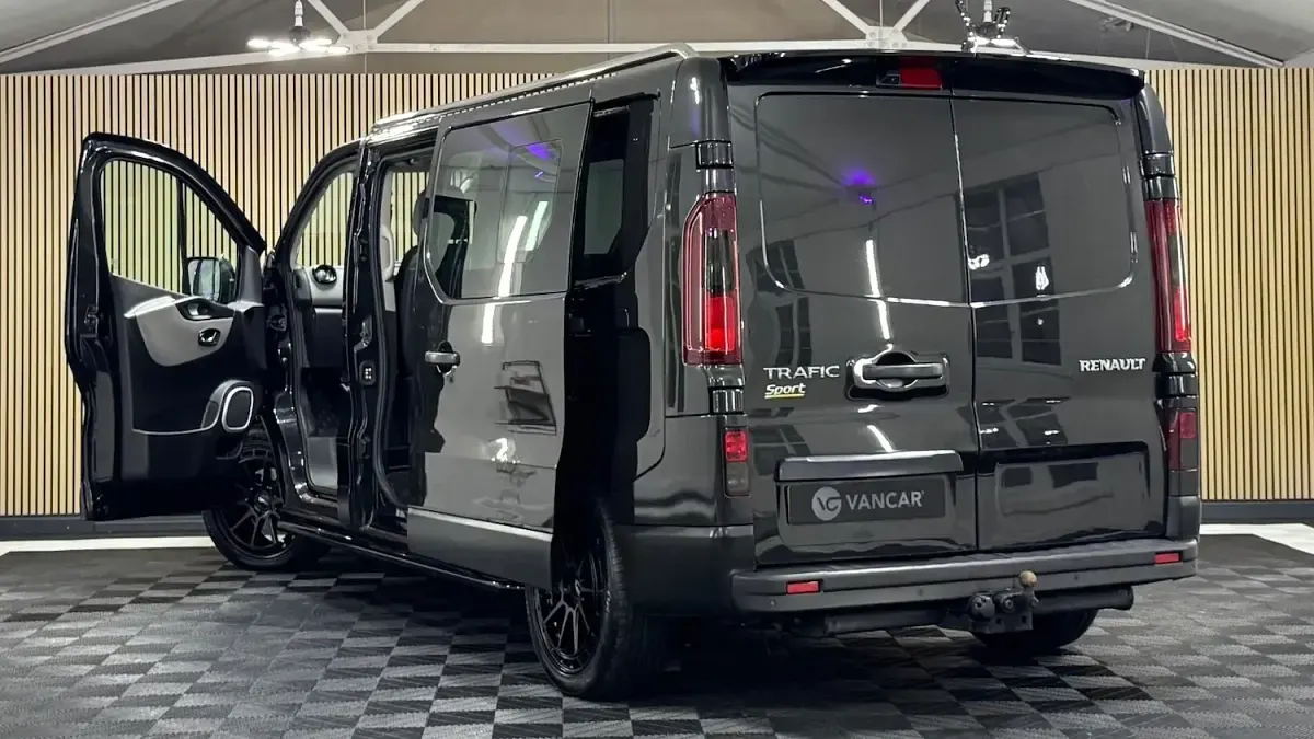 Used Renault Trafic 2018 Black MPV