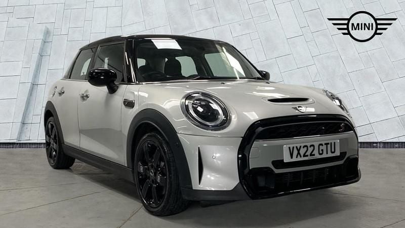 Usado Mini Cooper S Classic 176 HP (129 kW) 2022 Prateado Citadino