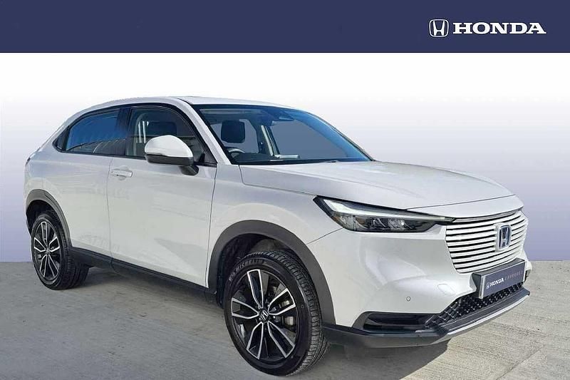 Platinum white Used 2023 Honda HR-V Elegance SUV | £20,690 (Good price) - Image 1/4