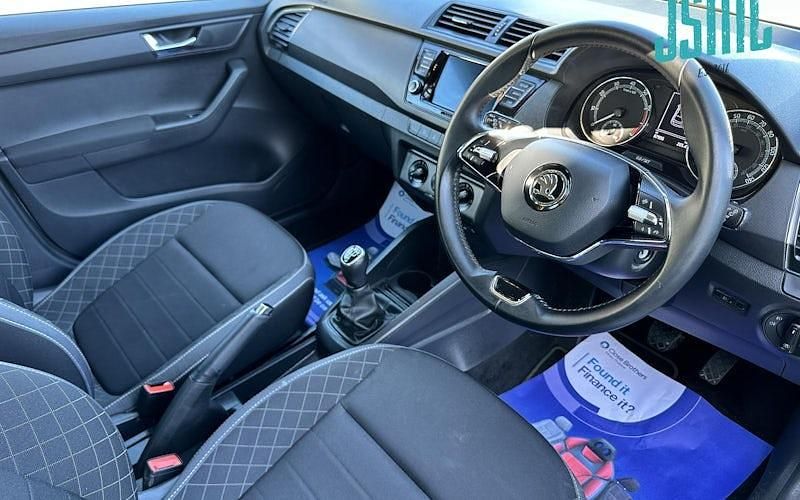 Begagnad Skoda Fabia SE 95 HK (69 kW) 2021 Silver Halvkombi