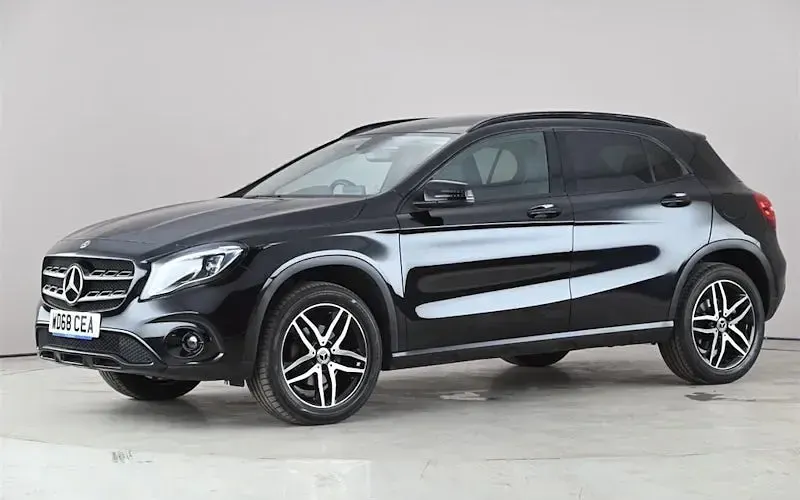 Usado Mercedes GLA180 Urban 122 HP (89 kW) 2019 Preto SUV