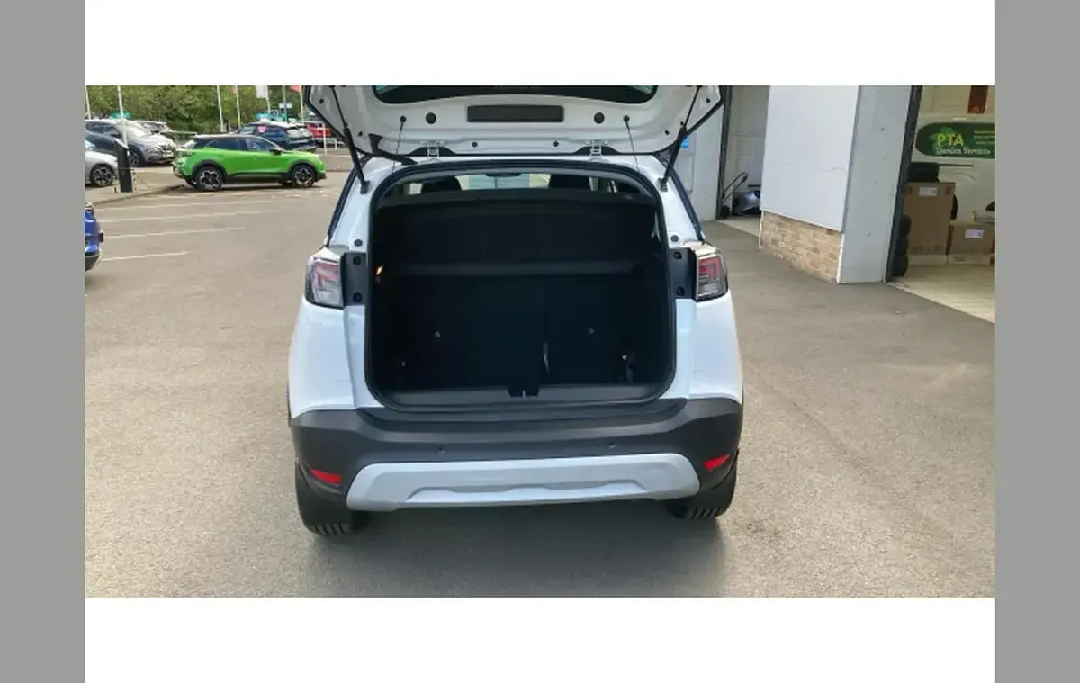 Used Vauxhall Crossland Edition 83 HP (61 kW) 2022 White SUV