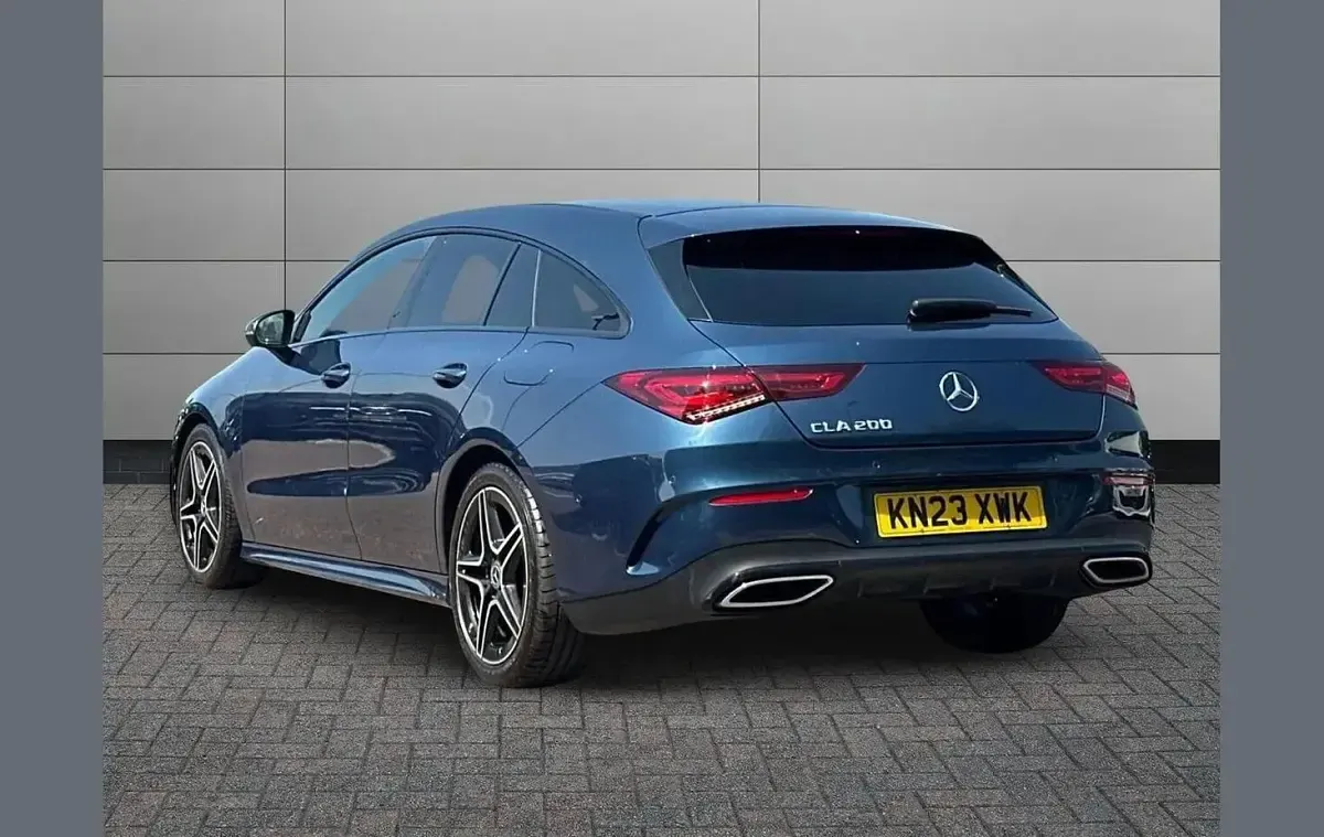 Used Mercedes CLA200 Executive 163 HP (119 kW) 2023 Blue Estate