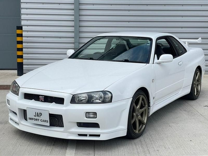 Used Nissan Skyline S 1999 White Coupe