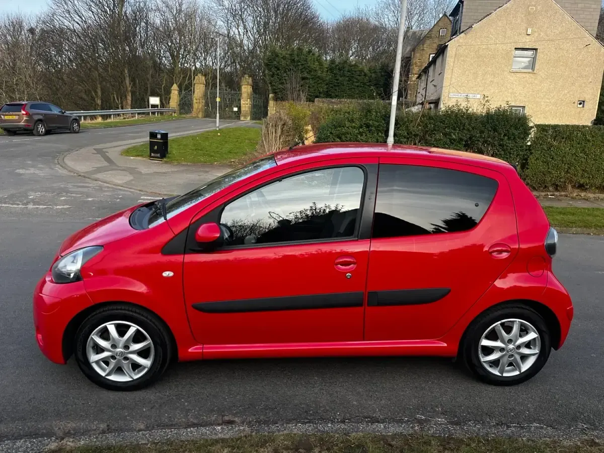 Używany Toyota Aygo 2014 Czerwony Hatchback