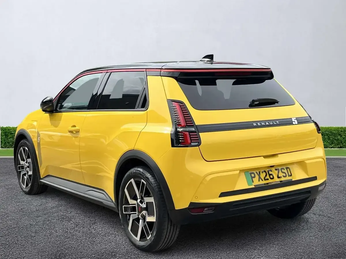 Used Renault R5 Komfort 110 kW (150 HP) 2026 Yellow Hatchback