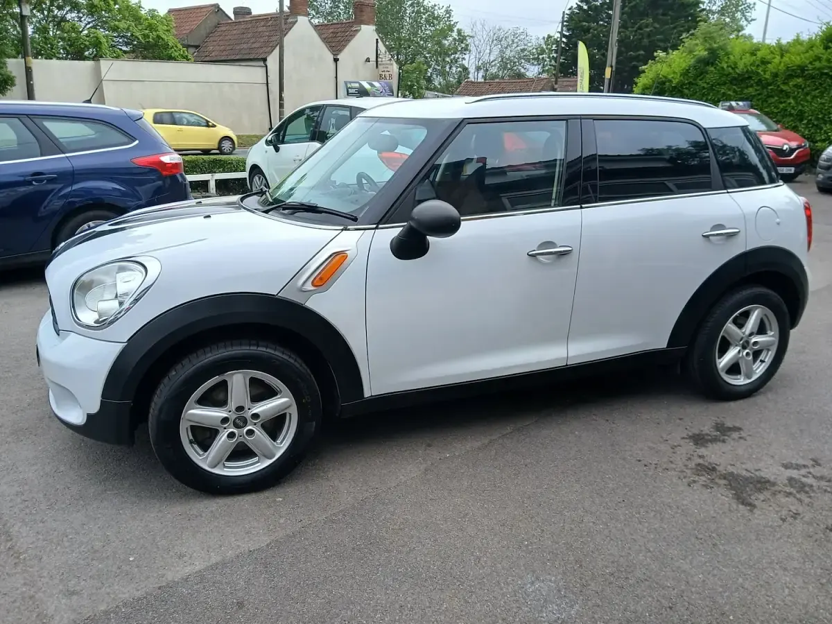 Used Mini ONE 98 HP (72 kW) 2011 White Hatchback