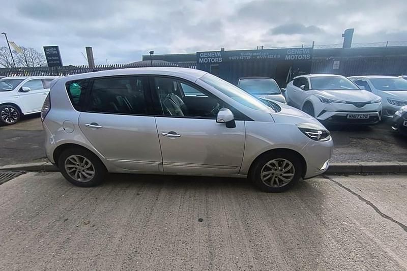 Used Renault Scénic III Dynamique 110 HP (80 kW) 2015