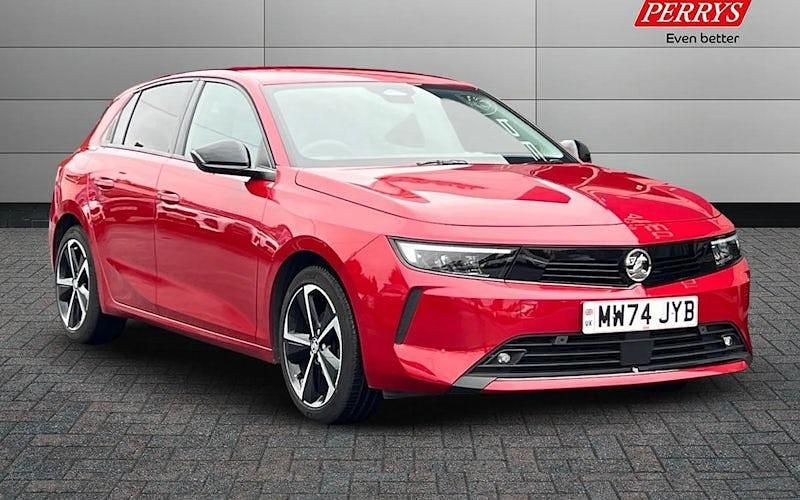 Used 2025 Vauxhall Astra Hatchback | £17,699 (Super price) - Image 1/4
