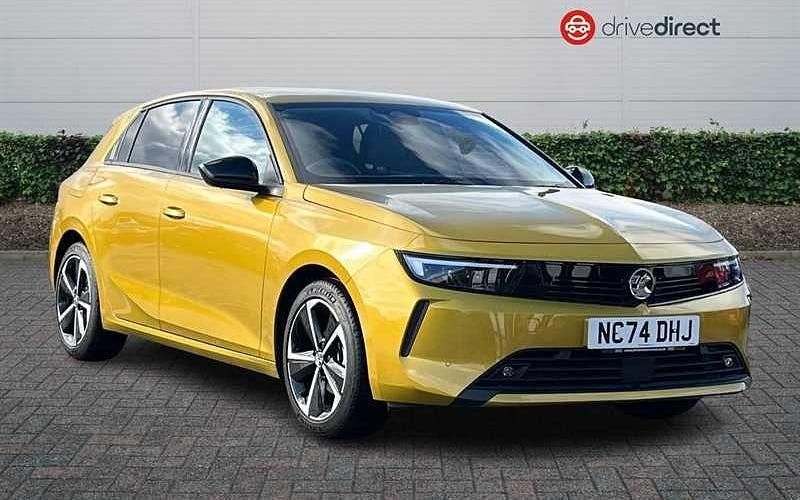 Used Vauxhall Astra S 131 HP (96 kW) 2025 Premium paint  two coat metallic  electric yello Hatchback