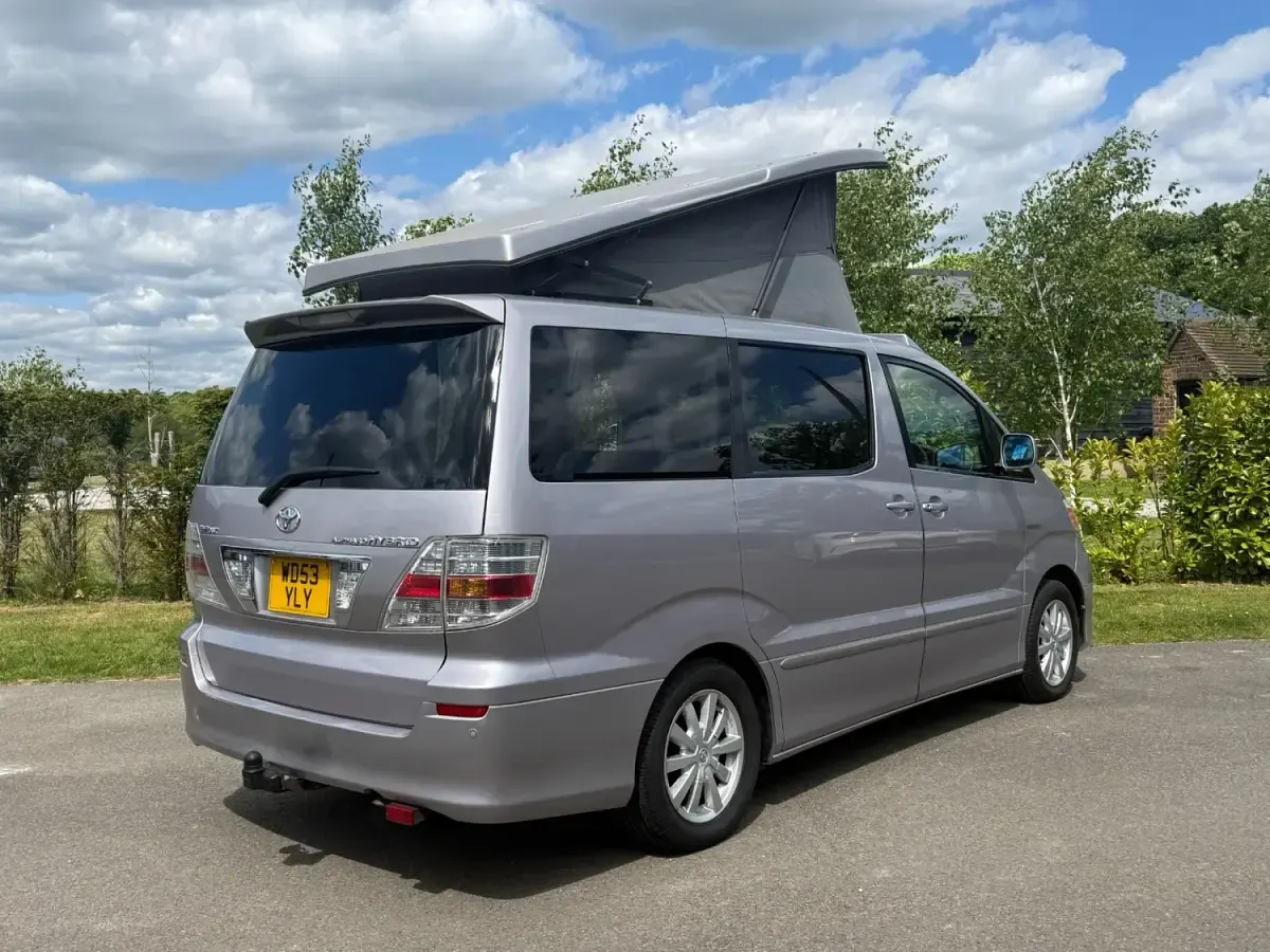 Begagnad Toyota Alphard 2017 Silver Minibuss