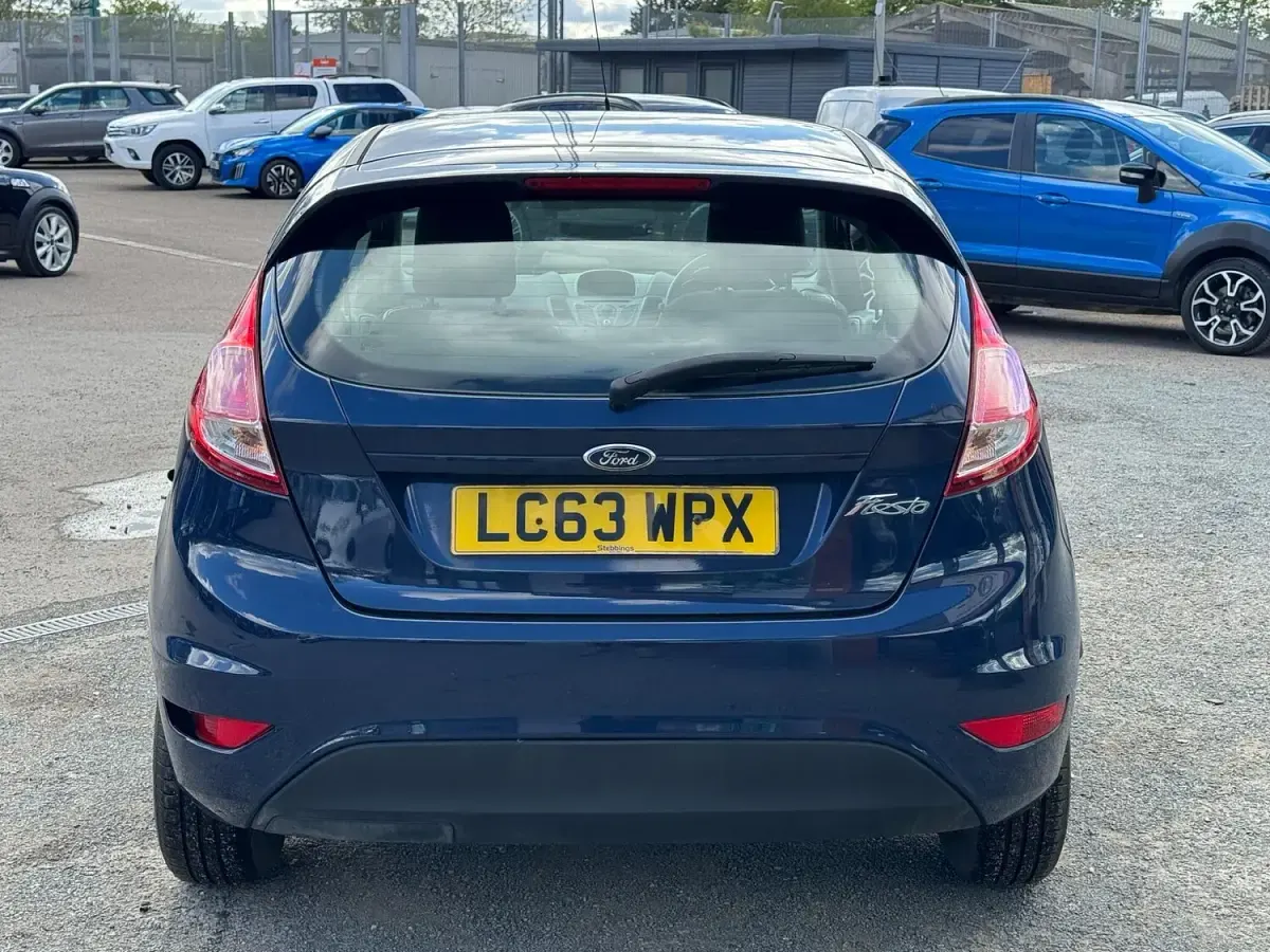 Usado Ford Fiesta Studio 82 HP (60 kW) 2014 Azul Citadino