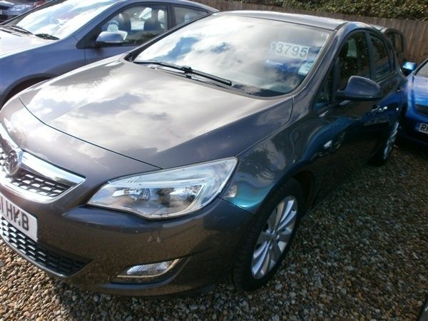 Grey Used 2011 Vauxhall Astra Hatchback | £3,795 (A bit pricey) - Image 1/1