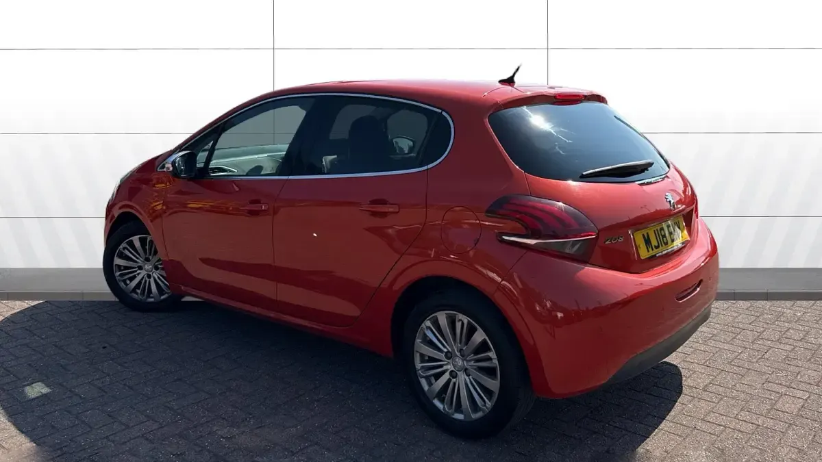 Used Peugeot 208 Allure 82 HP (60 kW) 2018 Orange Hatchback